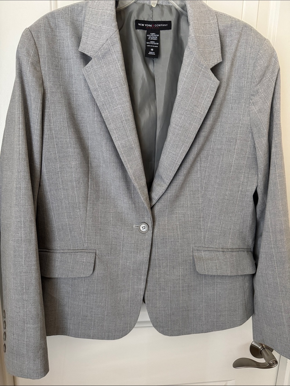 New York & Company Light Gray Pinstripe Blazer / jacket Sz 18